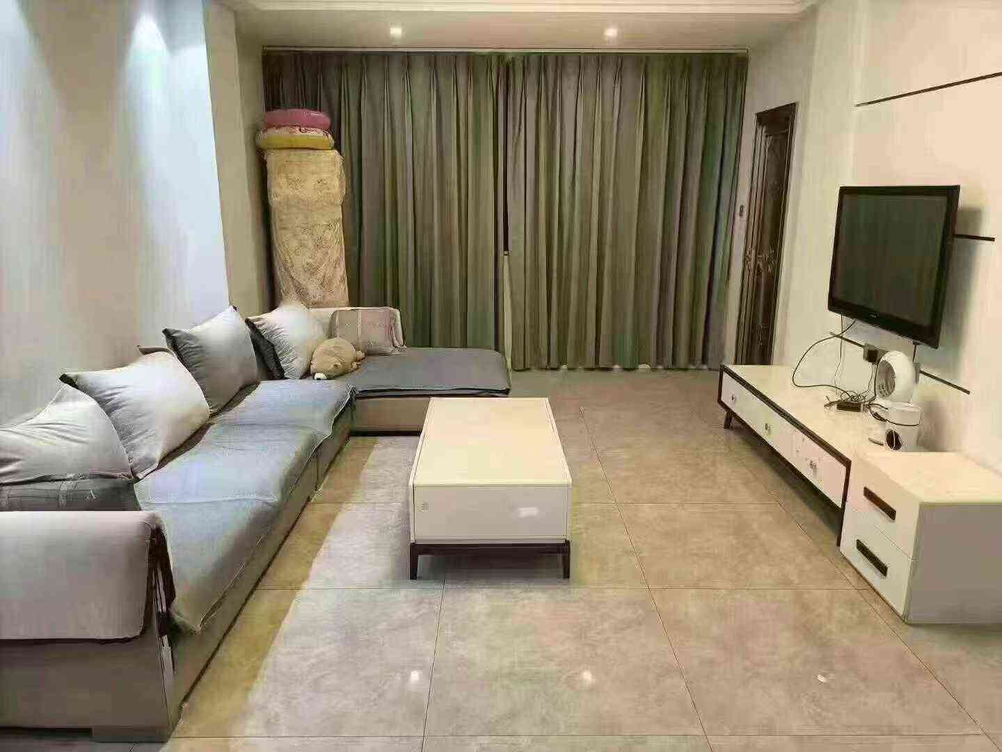 【景逸花园】电梯3房新县城县政府附近海泰景逸花园电梯中间靓楼层 3房2厅2卫 精装修保养新 家私家电齐全 满五 过户便宜 诚售52.8万【钥匙在店】