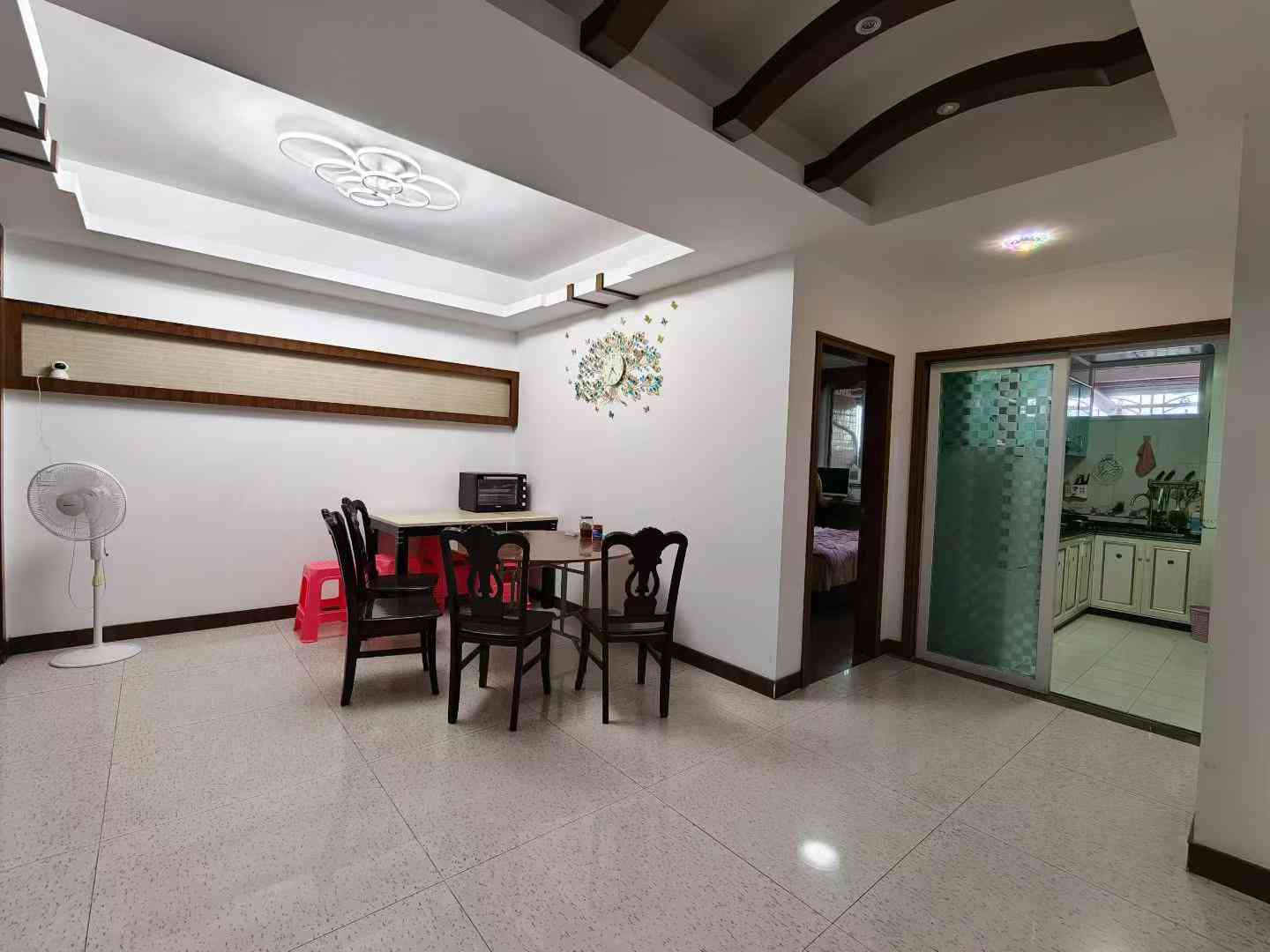 江南一线江景3房49.8万江南金沙湾侧【丽江花园】 加装电梯靓楼层 137平方大3房2厅2卫1阳台 带部分家私家电 过户便宜 诚售49.8万一口价