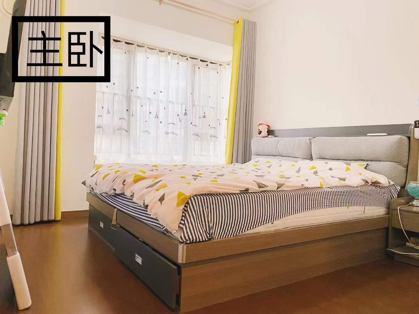 新县城富力城五期大小区 电梯中层 2+1房2厅1卫 90㎡ 西南向 首次出租 家私家电齐全 月租1900/元（包车位）一年起租 押二付一 密码看房 