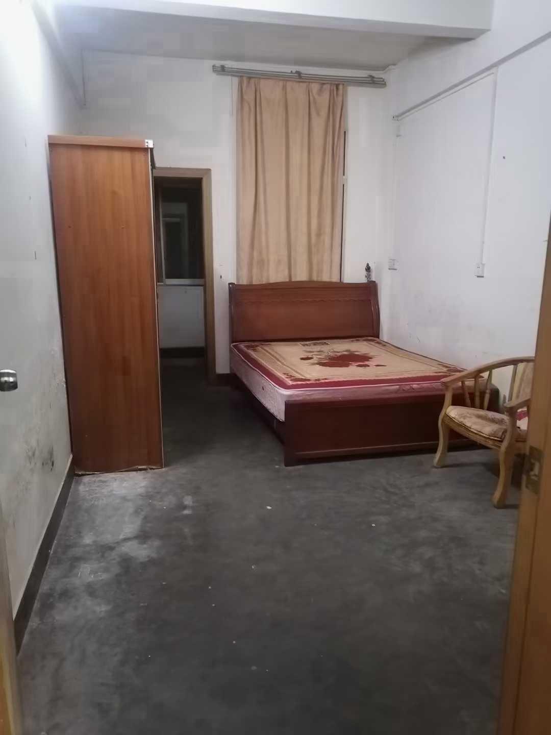 东山大道交通局侧3楼2房2厅500元／月（图下）2.肩一小学侧一楼1房1厅1厨1卫 2楼2房 合计700元／月3 楼下塘1楼2房550元／月