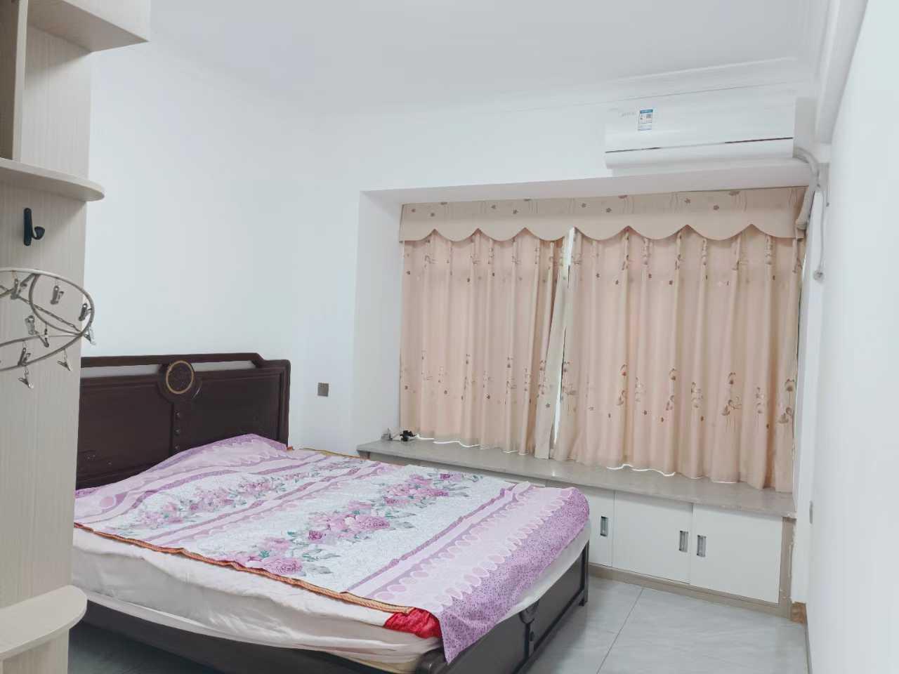 出租新县城新民小学附近福中福贵和御 三房出租 家私家电齐全 拎包入住 租金1600元/月  方便看