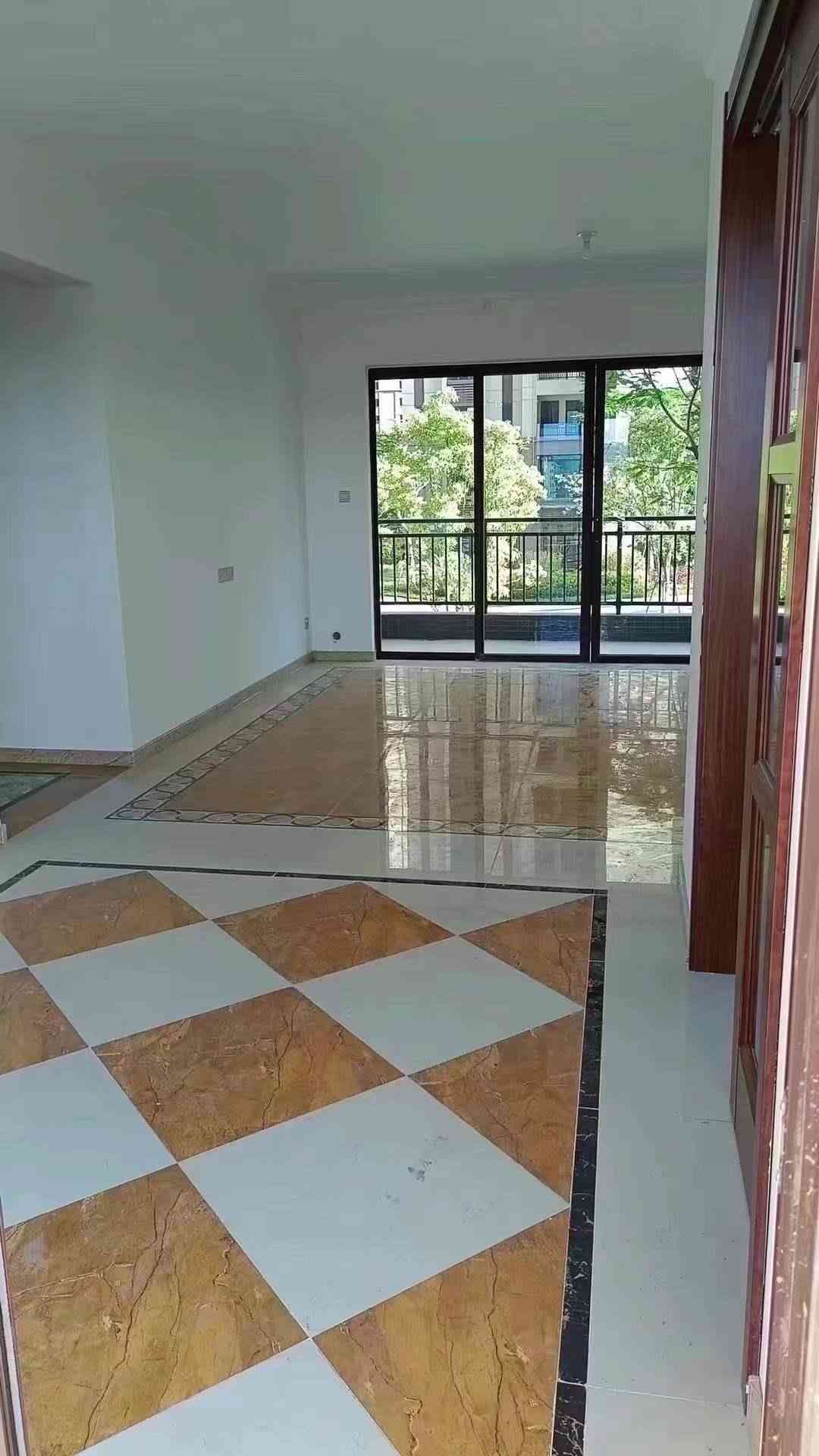 出租客天下碧桂园电梯低楼层 4房2厅2卫 精装修 空房出租 押二付一 一年起租 月租1800元/月 