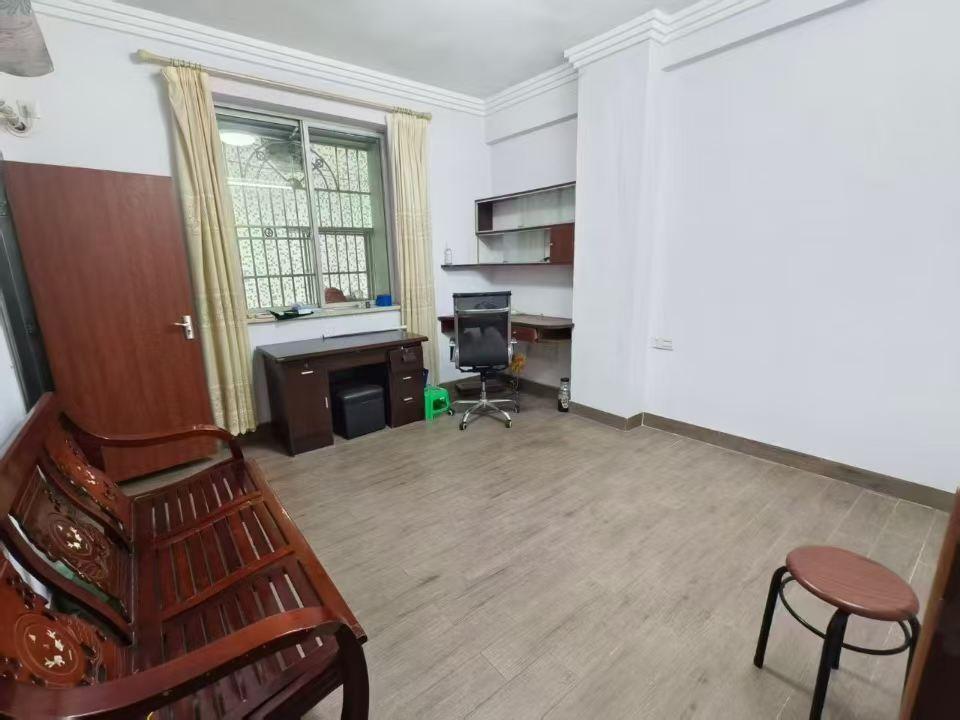 江北金利来大街金利花园09年建 梅师附小 西街小学附近 证143平超大3房2卫2阳台送20平露台 高品质装修整屋硅藻泥 送三星曲屏电视 价值4万多红木家俬 送全屋空调 空气能 直接拎包入住 停车方便 